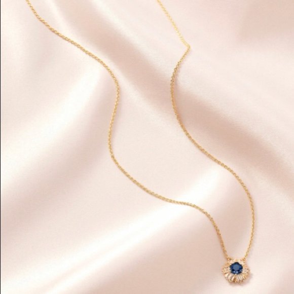 :: Stella & Dot Heirloom Necklace Retired - Picture 8 of 8